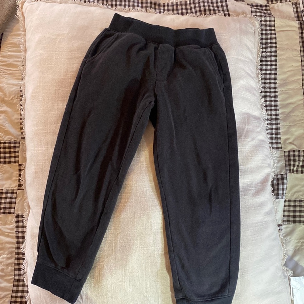 Boys sweat pants size 6/7 with pockets and hoodie size 8